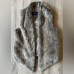 ❤️Tart Collections Faux Fur Vest